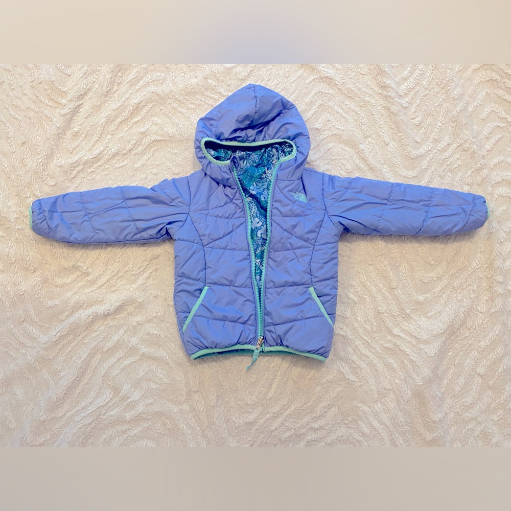Girls 4T, The North Face reversible winter coat- hood and pockets.